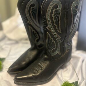 Women's 8.5 Laredo Black Embroidered Cowboy Boots